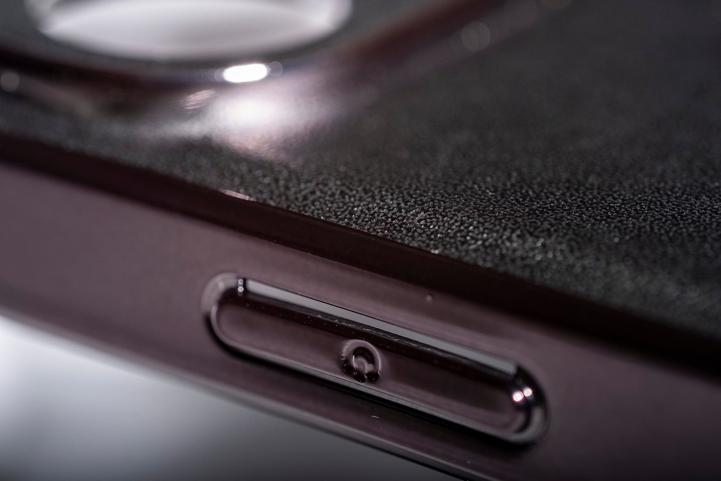 適用於 iPhone 15 Pro Max 的真皮手機殼