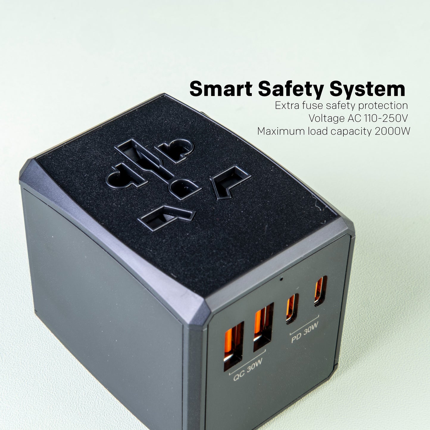 ユニバーサルトラベルアダプター（プラグ付き）